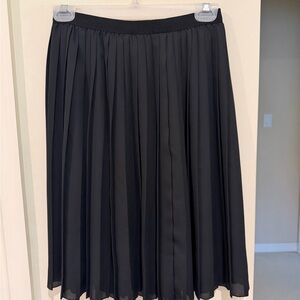 Uniqlo Black Pleated Midi Skirt